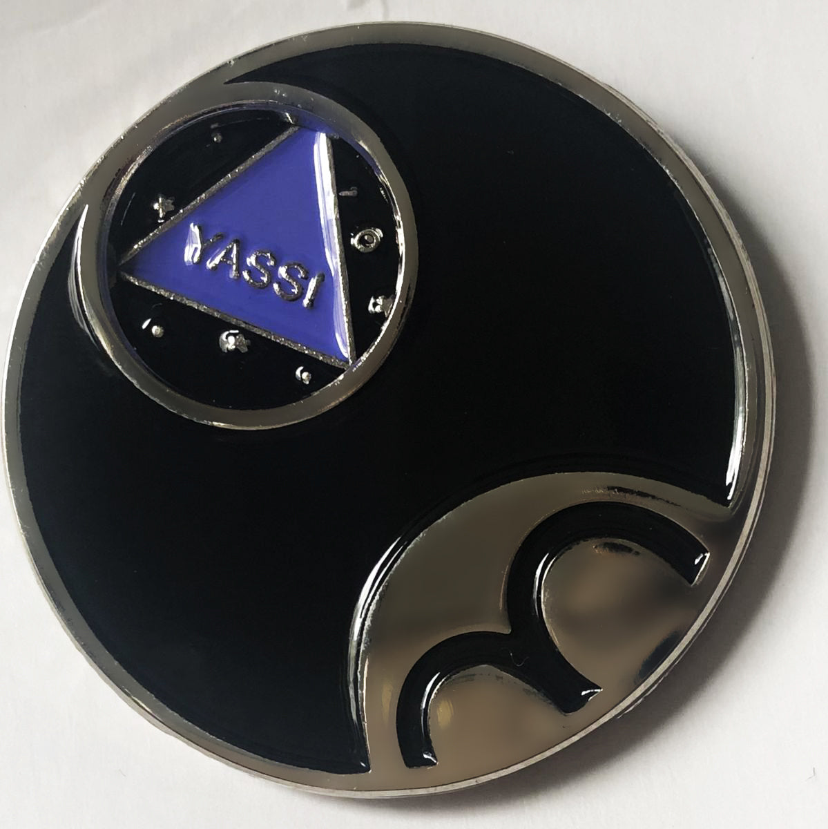 NYTC Magic 8 Ball -rintaneula